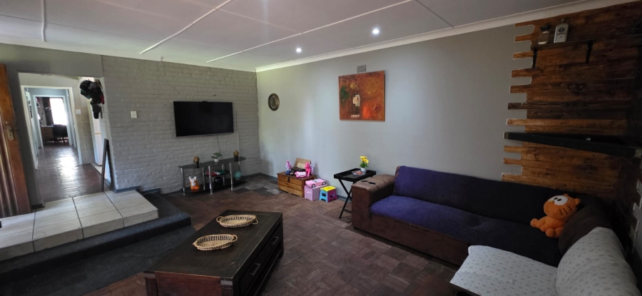 5 Bedroom Property for Sale in Songloed North West